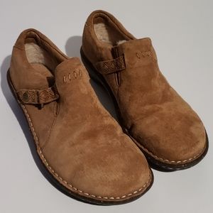 UGGS Australia Slip On Suede Sz 7
